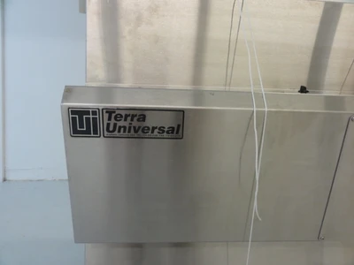 USED TERRA UNIVERSAL 2001-00-1