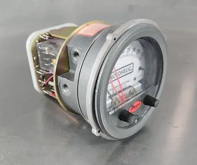 DWYER PHOTOHELIC PRESSURE Max 25PSIG Cat 3002C Gauge Loc6E-18