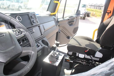 New | in-Stock 2027 FREIGHTLINER 114SD PLUS Rolloff Trucks Texas US | Roll Off Truck World #1507657