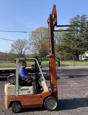USED NISSAN 5,000 LB. PROPANE FORK-LIFT WITH SIDE-SHIFT