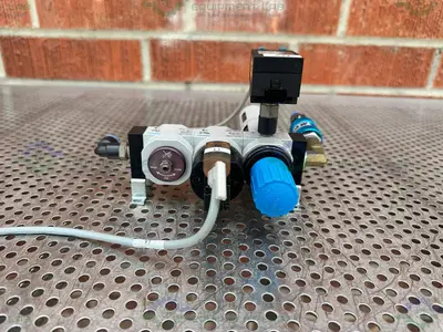 Used FESTO LFR-D-MINI REGULATOR W/ FESTO HEE-D-MINI-24 36PSI/0.25MPA Regulators California US | Equipment Lab #1285488