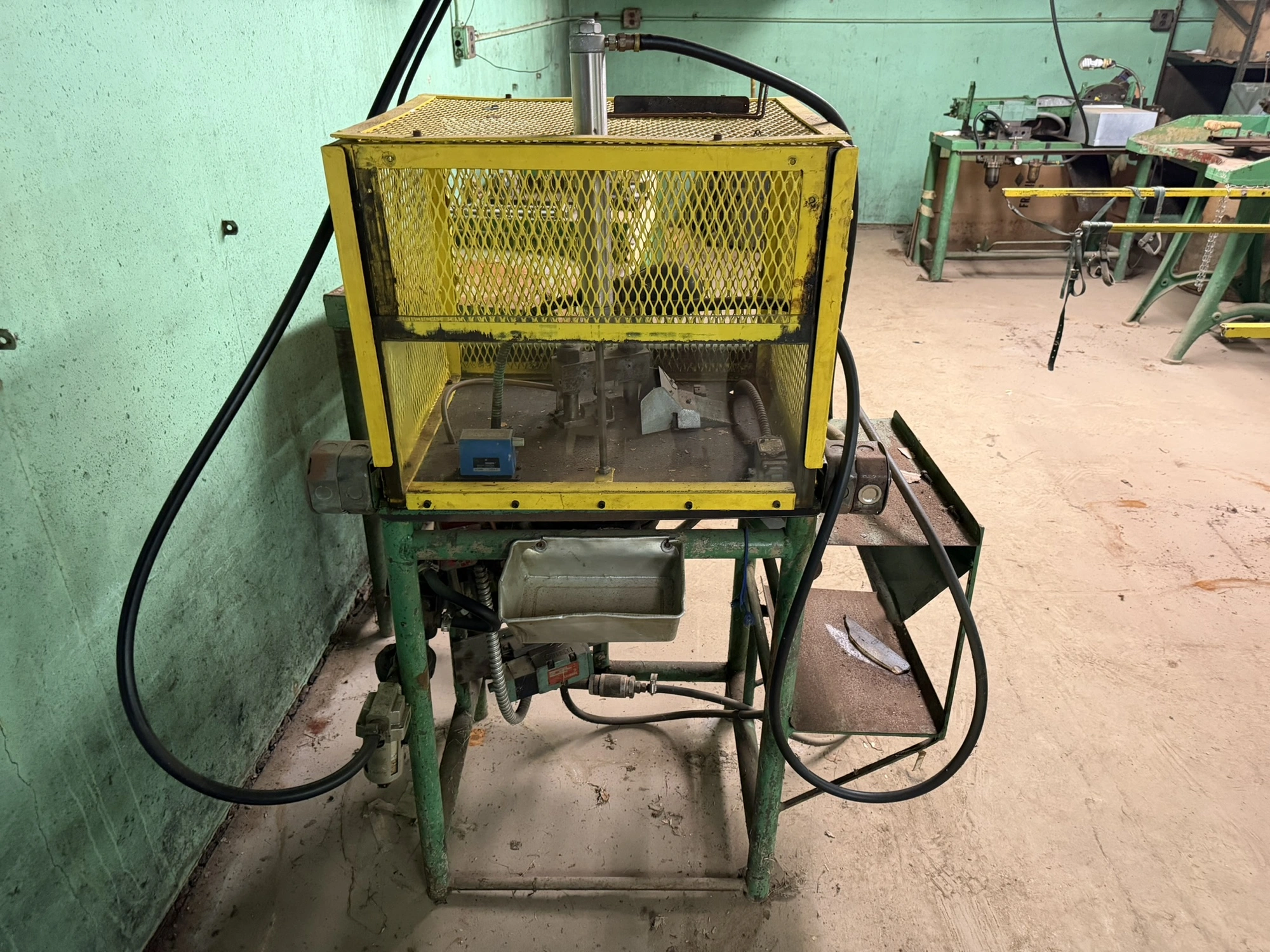 Used _UNKNOWN_ _UNKNOWN_ Pneumatic Presses Michigan US | Miedema Asset Management Group #1360957