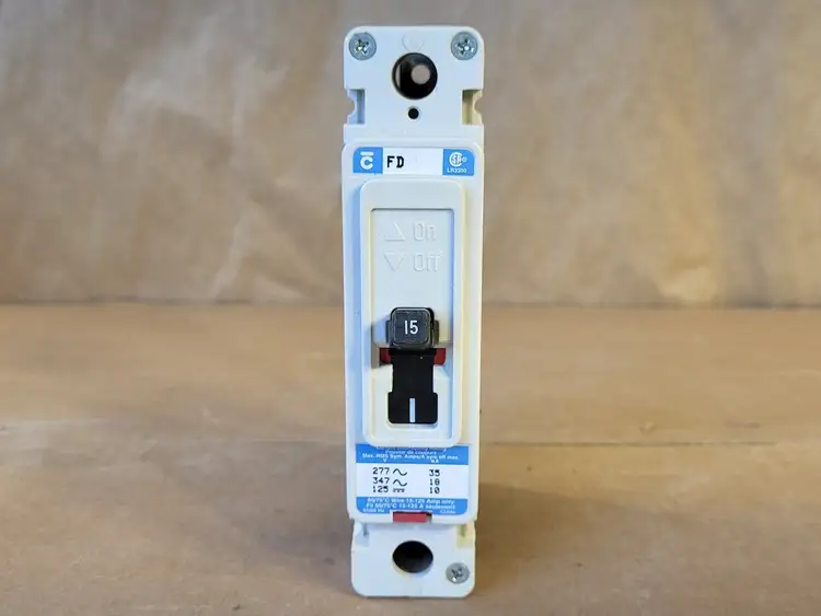 Used CUTLER-HAMMER FD1015 Switchgears British Columbia CA | Lenmark #239115