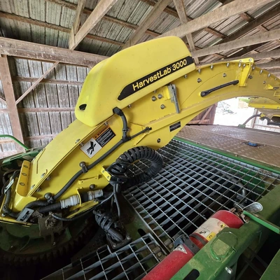 JOHN DEERE 8800 chopper | Iron Listing (29)