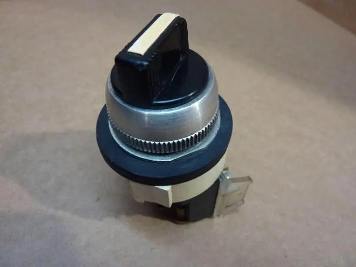 Used ALLEN BRADLEY 800T-H2 SER F Relays & Switches Michigan US | Ideal Machinery #590190