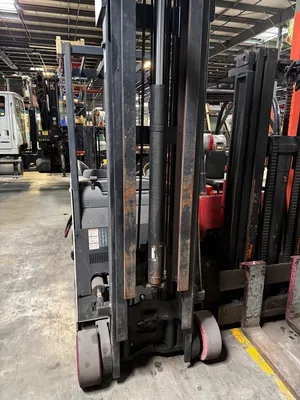 CROWN RC3020-30 Forklifts | ListingHippo (4)
