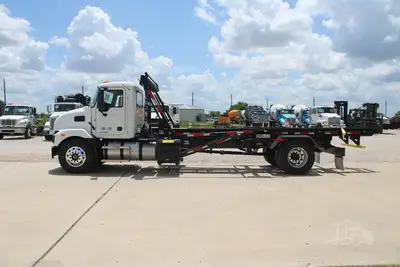 New | in-Stock 2027 MACK MD7 Rolloff Trucks Texas US | Roll Off Truck World #1491920