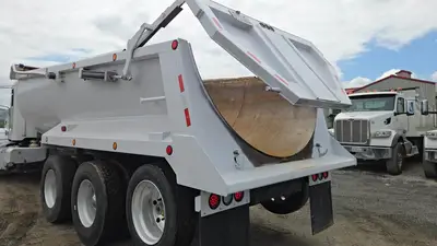 USED 2013 PETERBILT 386