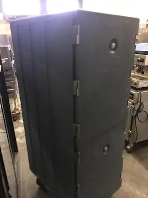Cambro Mobile Insulated Food Cabinet - 2 compartments