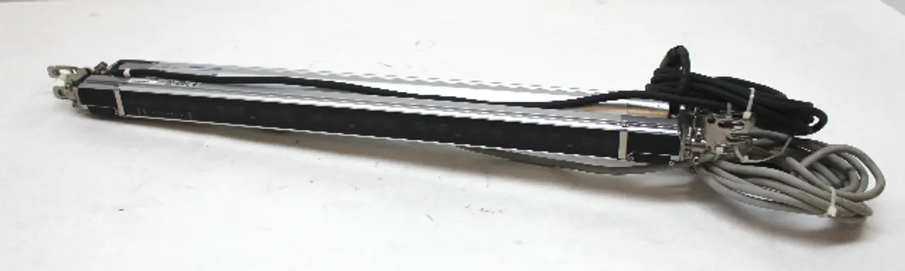 USED KEYENCE SL-C24H-T, SL-C24H-R