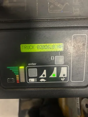 YALE NDR030ACNL36TE110 Electric Narrow-Aisle Reach Forklift w/ Charger 2000 Hr.