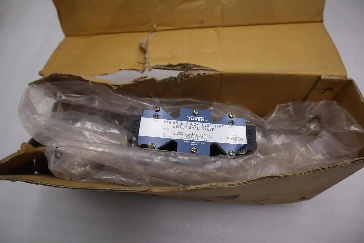 NEW Yuken D-DSG-03-3C40-5090 Hydraulic Solenoid Valve STOCK 2556-C