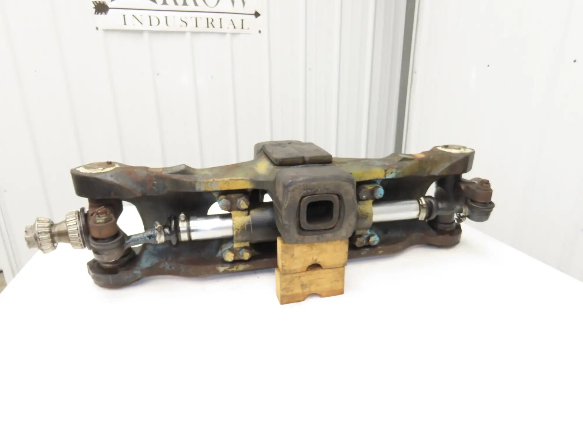 Yale 370401 Forklift Dual-Wheel Rear Steer Axle Assembly ERC080HDN36SV084