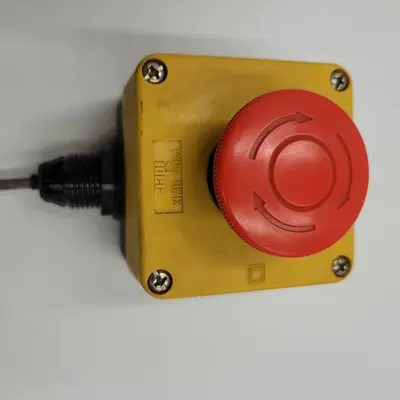 USED IDEC IDEC HW1X-BV402-R E-STOP BOX 40MM