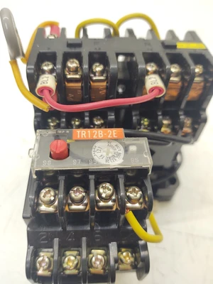 Hitachi H10B-R AC 100V Coil Motor Contractor TR12B-2E Thermal Overload Relay CS8