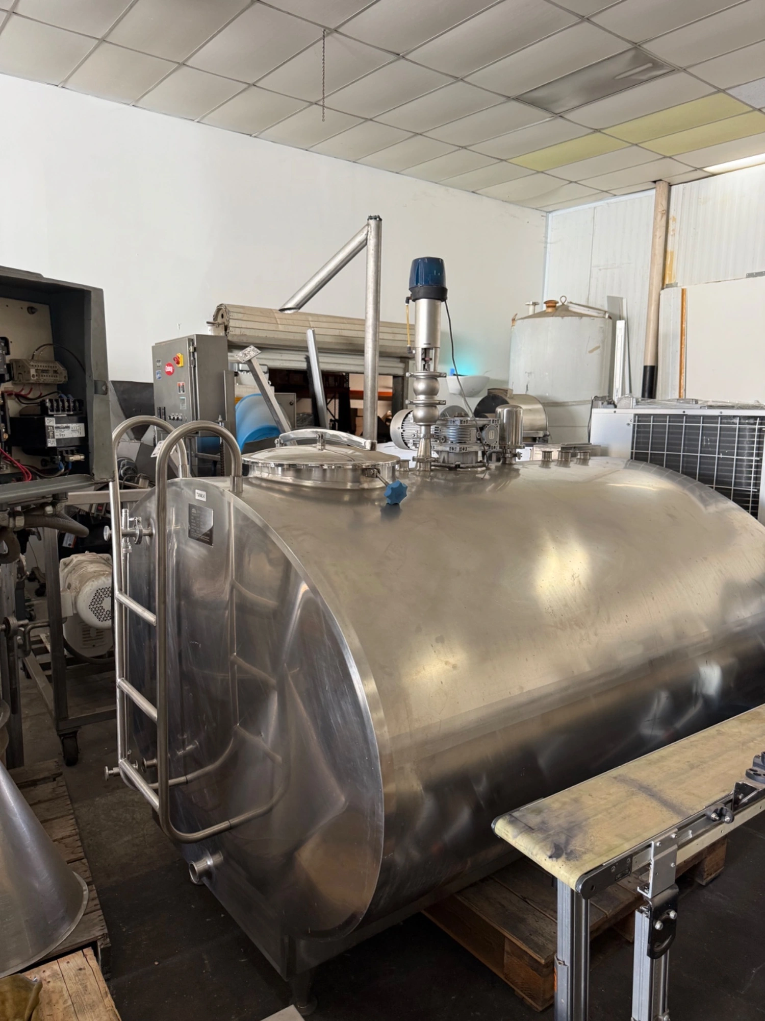 Used 2000 liter cooling tank Stainless Steel for Sale Cooling Tank Tunnels California US | Elite Machine #1275460