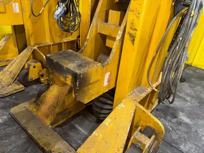 (4) 20 TON (160,000 LBS TOTAL) RAILWAY / NEUERO HEAVY DUTY MOBILE VERTICAL LIFT JACKS: YOBRO #23870