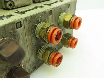 Numatics 061BA400M Three Pneumatic Solenoid Valve w/Manifold Block 120PSI 24VDC