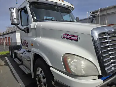 USED 2016 FREIGHTLINER CASCADIA 125