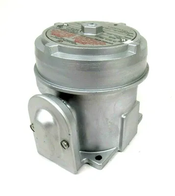 NEW UNITED ELECTRIC H122 PRESSURE SWITCH 95745-612
