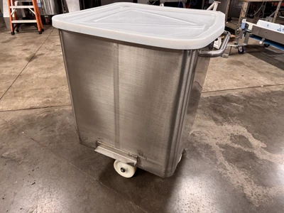 600 Pound SS Dump Buggy with Plastic Lid