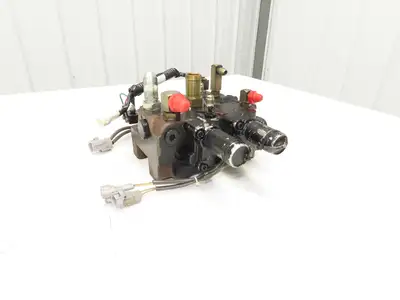 Toyota 67620-21440-71 Hydraulic 3-Spool Forklift Mast Control Valve From 7FBCU25