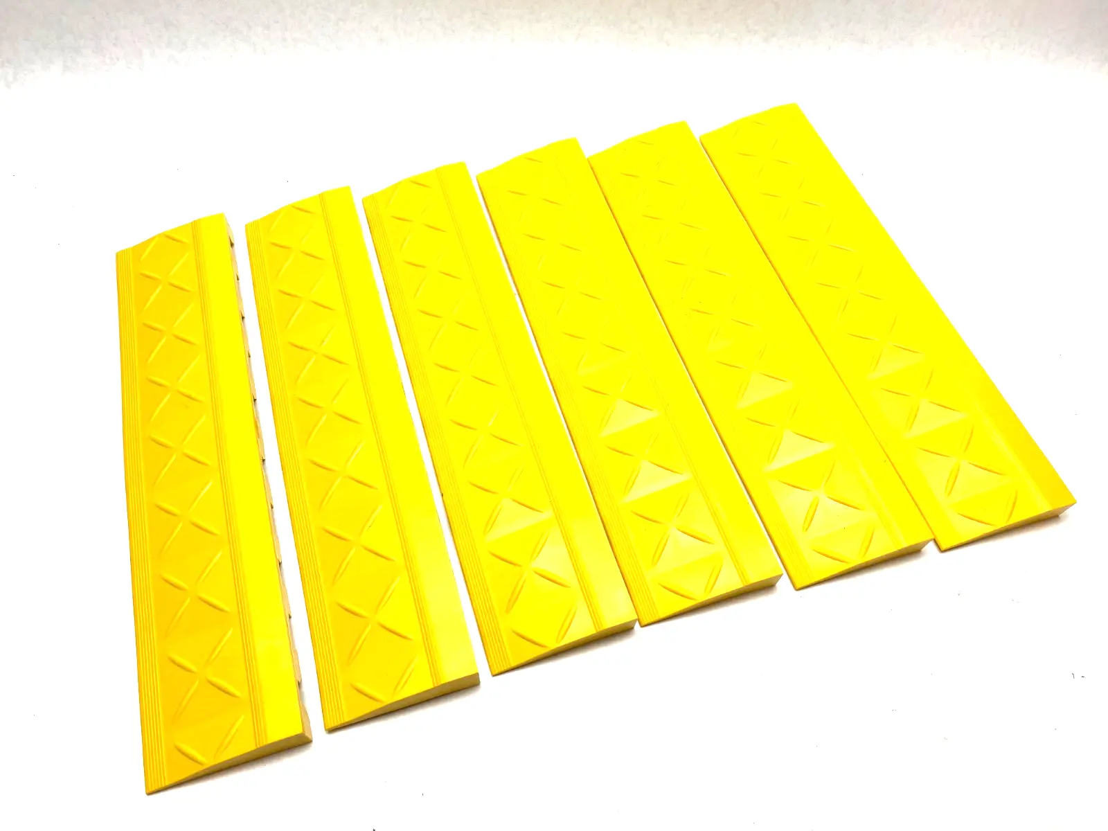 USED ERGO ADVANTAGE ANTI-FATIGUE FLOOR MAT, FEMALE EDGING 18" L X 4" W