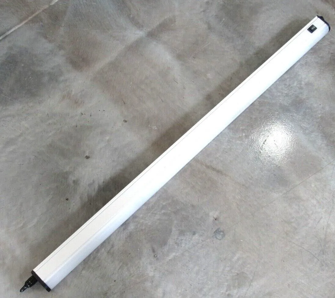 NEW BANNER WLB32C850PBQ WORK LIGHT 12-30VDC 34"
