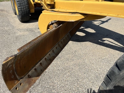 USED 2004 JOHN DEERE 670C SERIES 2