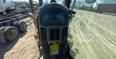 USED 2011 CATERPILLAR 140m2 AWD