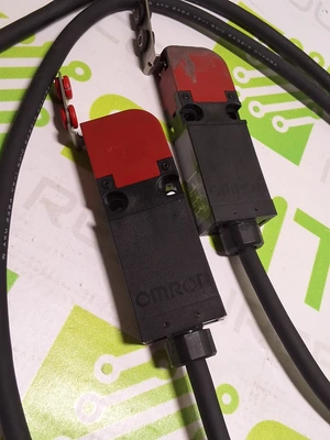 OMRON D4GS-N4R SLIM SAFETY DOOR SWITCH - LOT OF 2 -