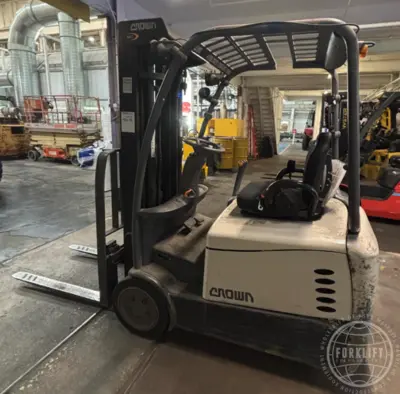 Used 2016 CROWN SC5225-30 3-Wheel Sit down Electric Counterbalance Forklifts Illinois US | Forklift Exchange #1274797