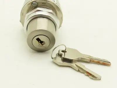 Allen Bradley 800T-H33B Cylinder Lock Selector Switch 2 Position Keyed Ser T