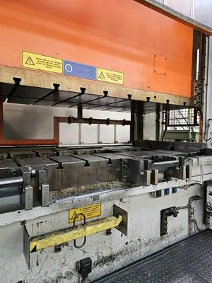 USED 2002 SCHULER GMO 2-400-3200-66/203