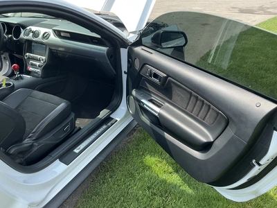 USED 2016 FORD MUSTANG