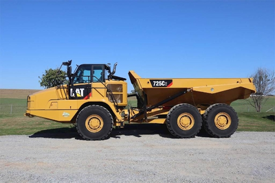 USED 2017 Caterpillar 725C2
