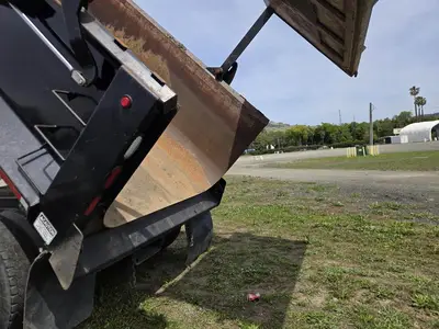 USED 2012 PETERBILT 386