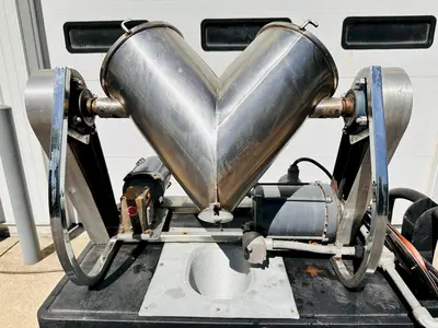 USED PATTERSON-KELLEY 16 QUART TABLEP-TOP LAB V-BLENDER