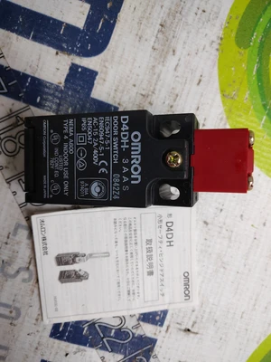 NEW OMRON D4DH-3AAS