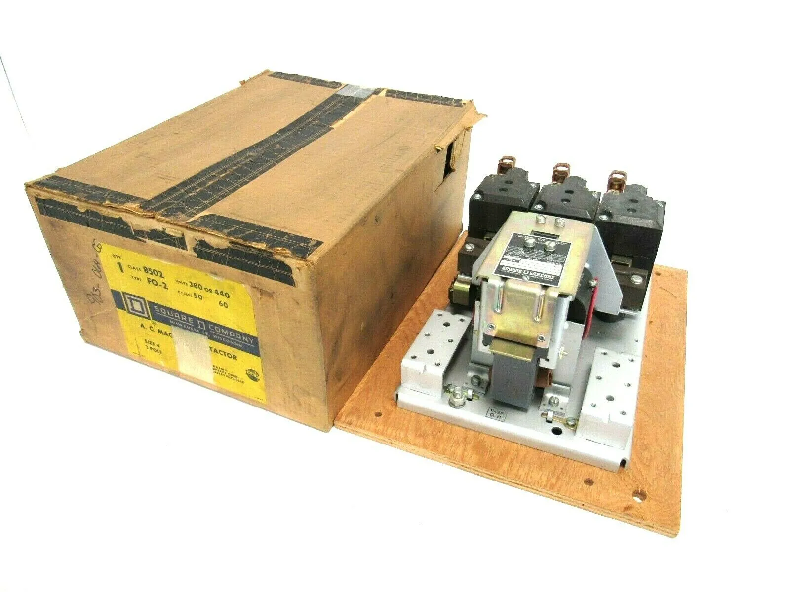 NEW SQUARE D 8502-F0-2 CONTACTOR SIZE 4 3 POLE 380/440V 8502F02 8502-FO-2