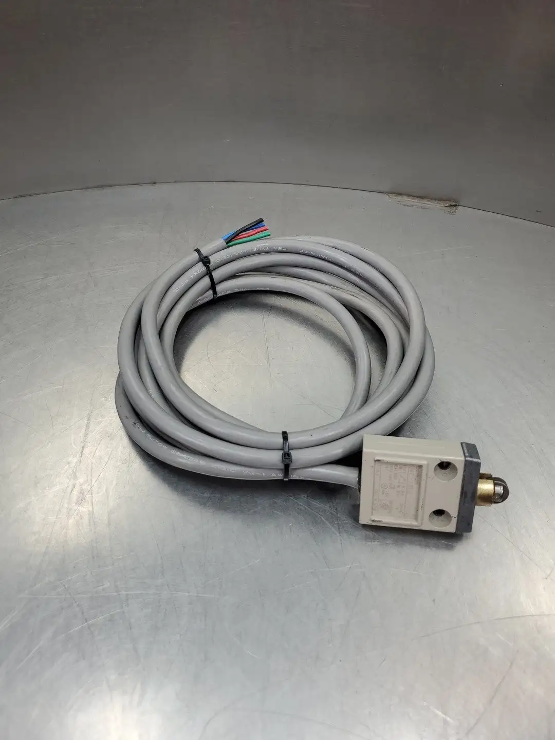 USED Omron D4C-1602 Limit Switch, 2A, 250VAC