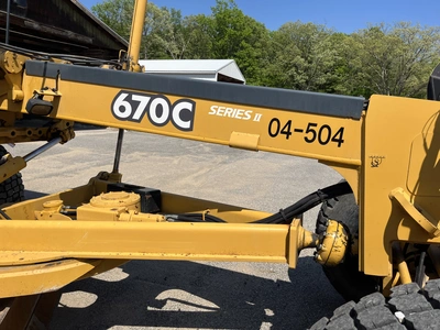 USED 2004 JOHN DEERE 670C SERIES 2