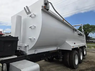 USED 2013 PETERBILT 386