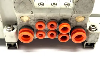VV5QC11-03N3FD0-DS | SMC  Plug-In Base Manifold - Used