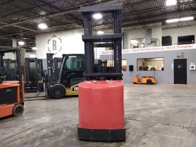 USED 2018 RAYMOND 560-OPC30TT