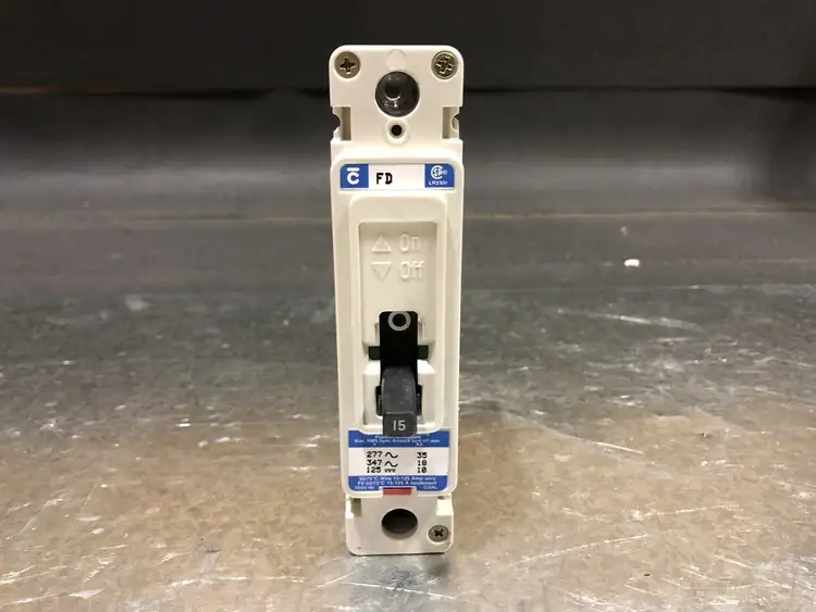 Used CUTLER-HAMMER FD1015 Switchgears British Columbia CA | Lenmark #244327