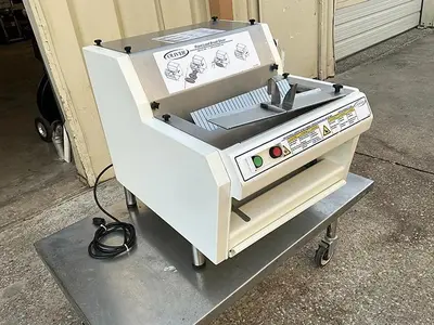 OLIVER 732-N Bread Slicer | Harvest Equipment and Fabrication Inc (1)