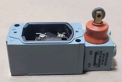 NEW Allen-Bradley 802T-KV