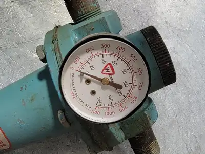 Pressure Regulator 0-125 psi w/ Gauge