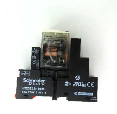 USED SCHNEIDER ELECTRIC RXM2AB1BD / RXZE2S108M